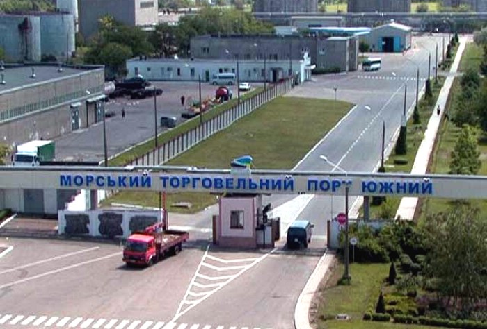 yuzniy-port-gates