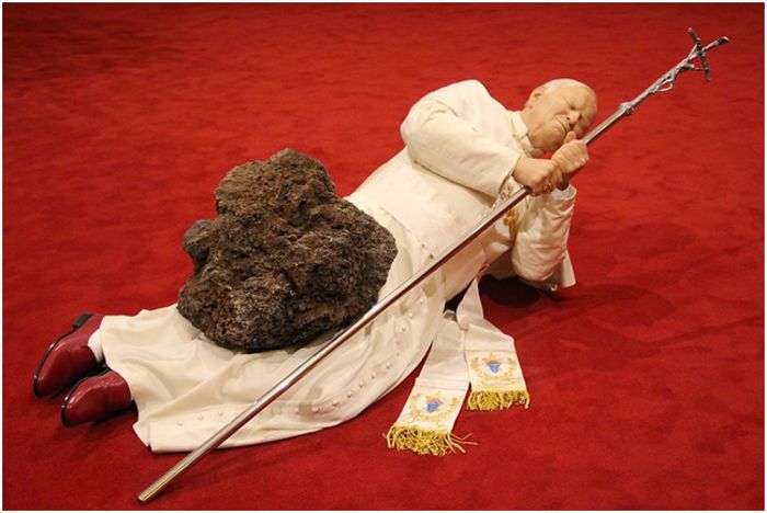 A-banana-and-a-horse-and-a-cat-and-cattelan_02
