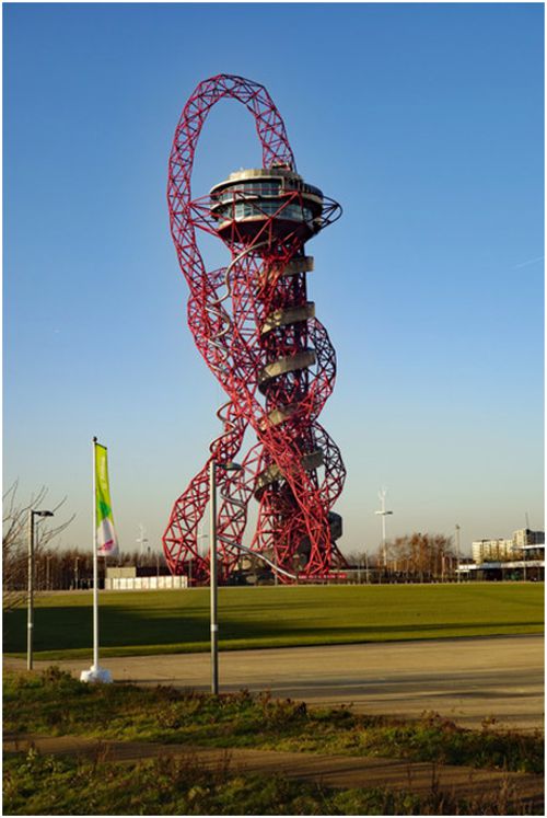 Anish-kapoor-the-biggest-sculptures-dangerous-optical-illusions-and-color-wars_05