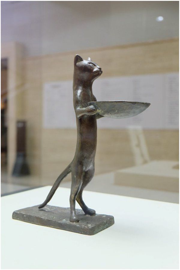 The-whole-kingdom-is-for-the-cat_10