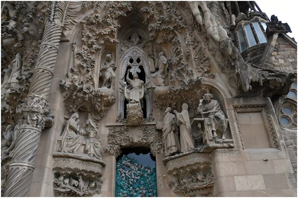 Marvel-of-antoni-gaudi_03